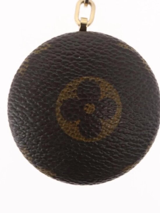 LOUIS VUITTON Monogram Astropill Key Holder - Picture 5 of 10